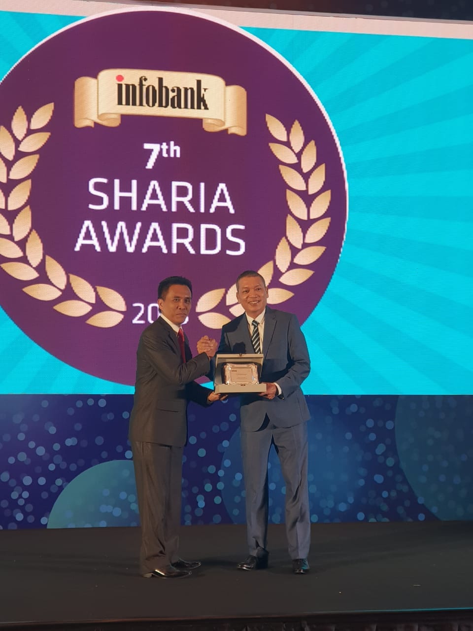 PENERIMAAN PENGAHARGAAN INFOBANK AWARDS